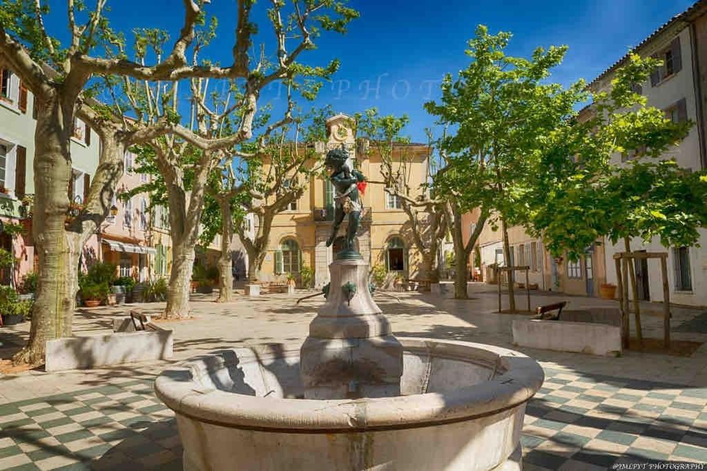 T3 Neuf Centre Village Collobrières